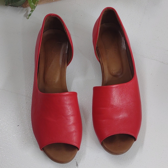 Red Women's Open-Toe Flats - Picture 1 of 8